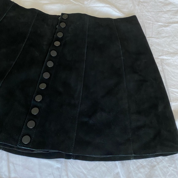 Zara Leather Suede Mid rise Mini Skirt STEVEN MEISEL Black button M NWT $230 - Picture 13 of 16